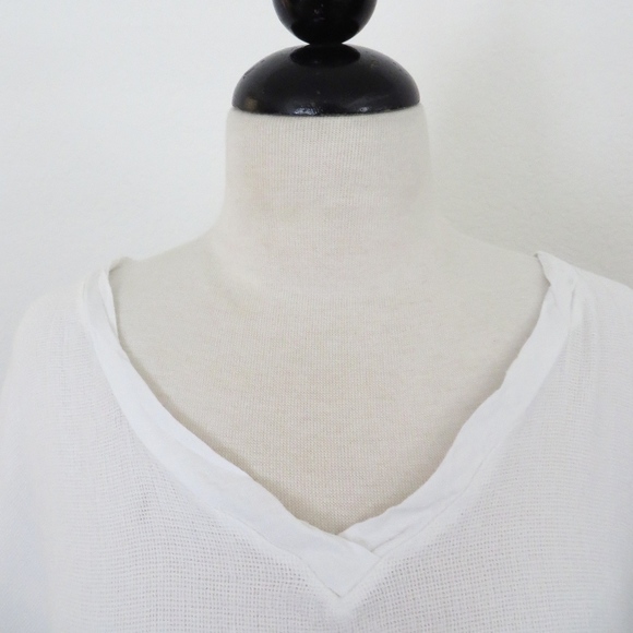 ONE LEFT!  White Linen V-Neck Tunic/Top - Picture 2 of 5